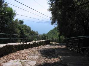 Xtrallusion photo library of independent, self-guided walking and sightseeing holidays in Italy. Pictures, images, photos and photographs taken along the way of this 1-day walking itinerary, to give you a visual impression of the day's walk.